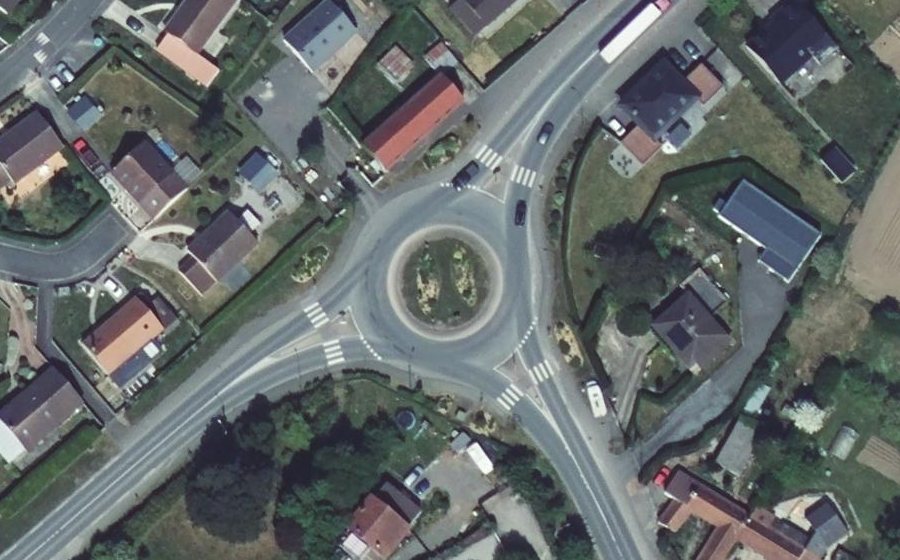 Vue aérienne du Rond-point anonyme n°542940162