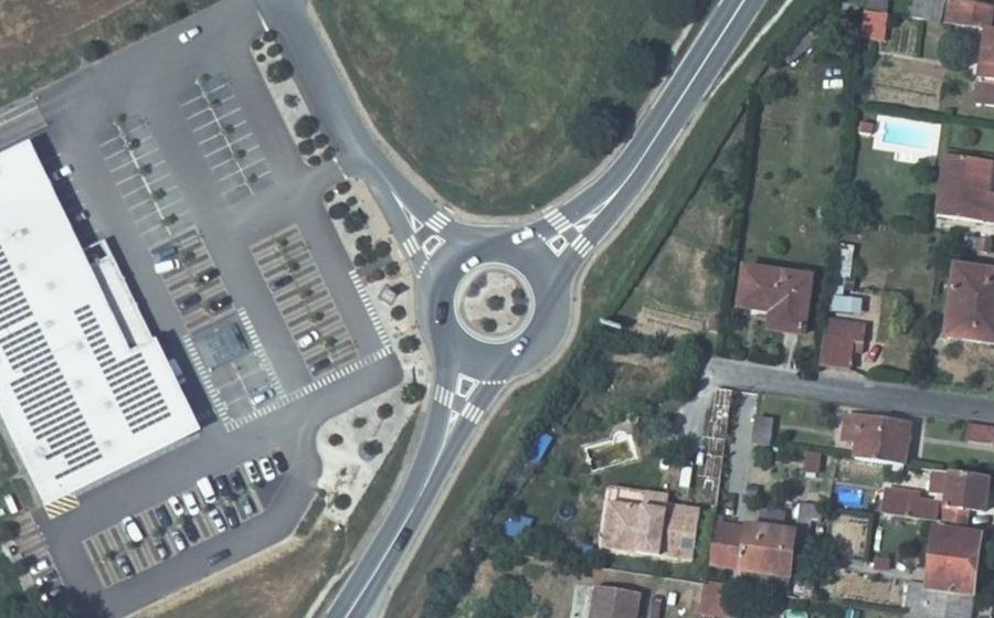 Vue aérienne du Rond-point anonyme n°543076402