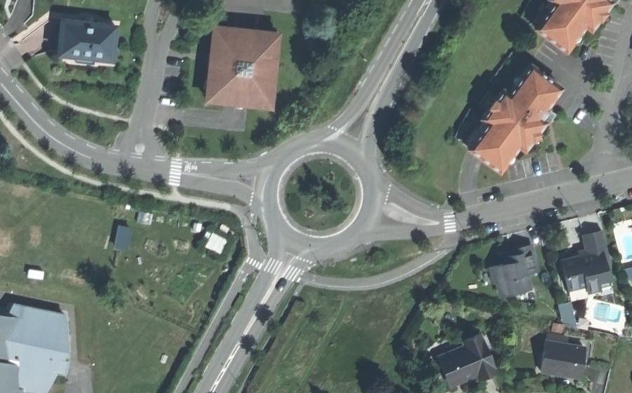 Vue aérienne du Rond-point anonyme n°543290875