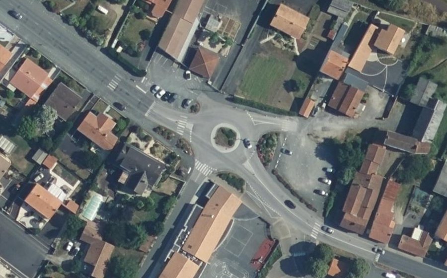 Vue aérienne du Rond-point anonyme n°543395596