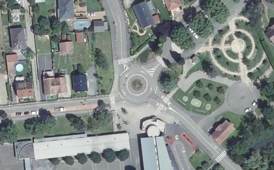 Vue aérienne du Rond-point anonyme n°54359527