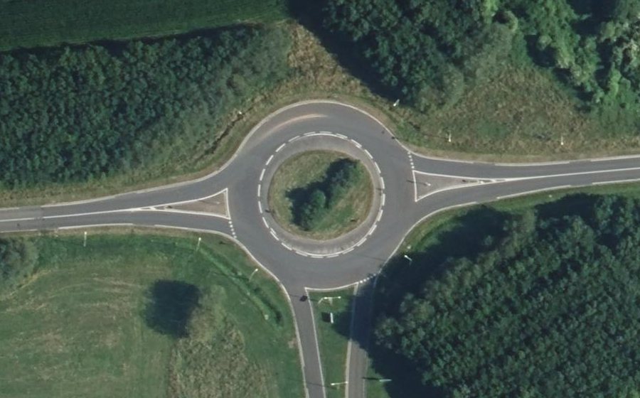 Vue aérienne du Rond-point anonyme n°54360946