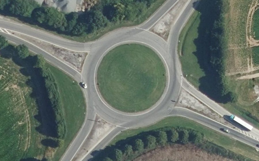 Vue aérienne du Rond-point anonyme n°54362127