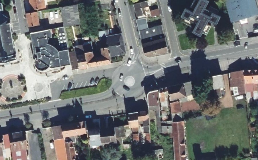 Vue aérienne du Rond-point anonyme n°543870728