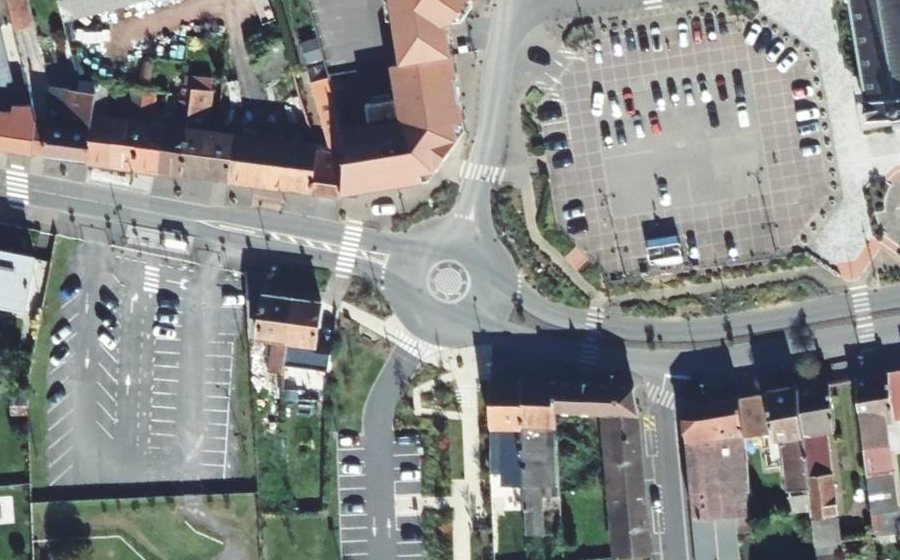 Vue aérienne du Rond-point anonyme n°543870730
