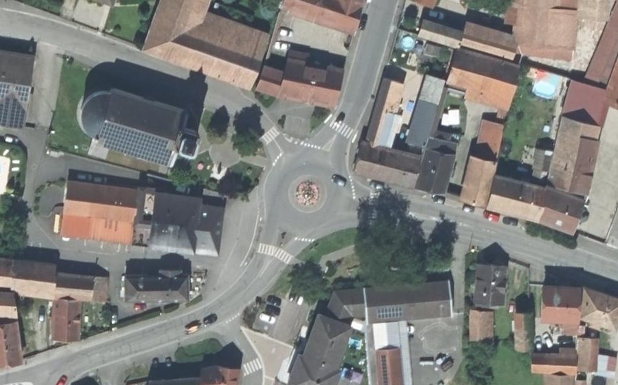 Vue aérienne du Rond-point anonyme n°543893885