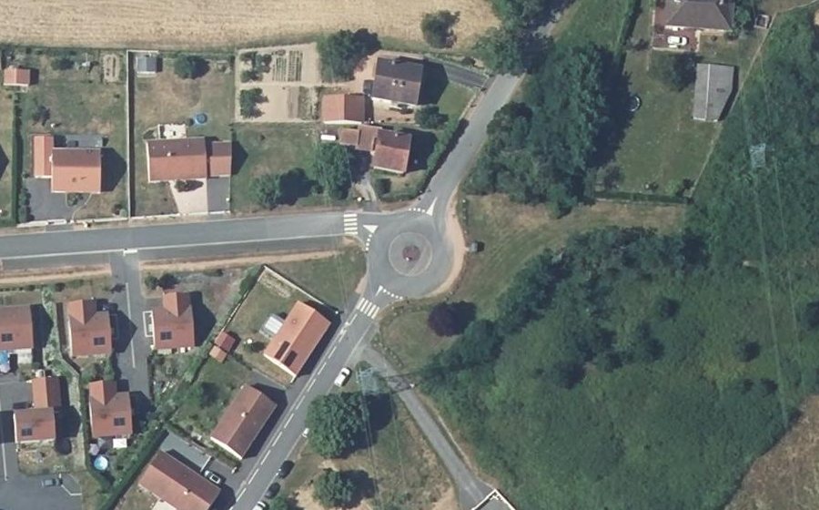 Vue aérienne du Rond-point anonyme n°543906909