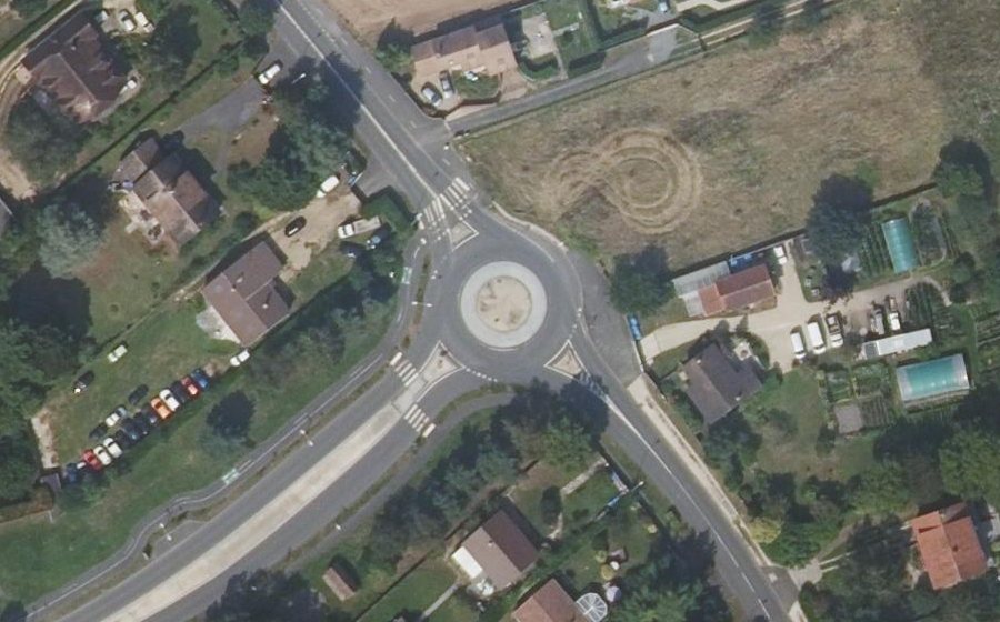Vue aérienne du Rond-point anonyme n°543986406