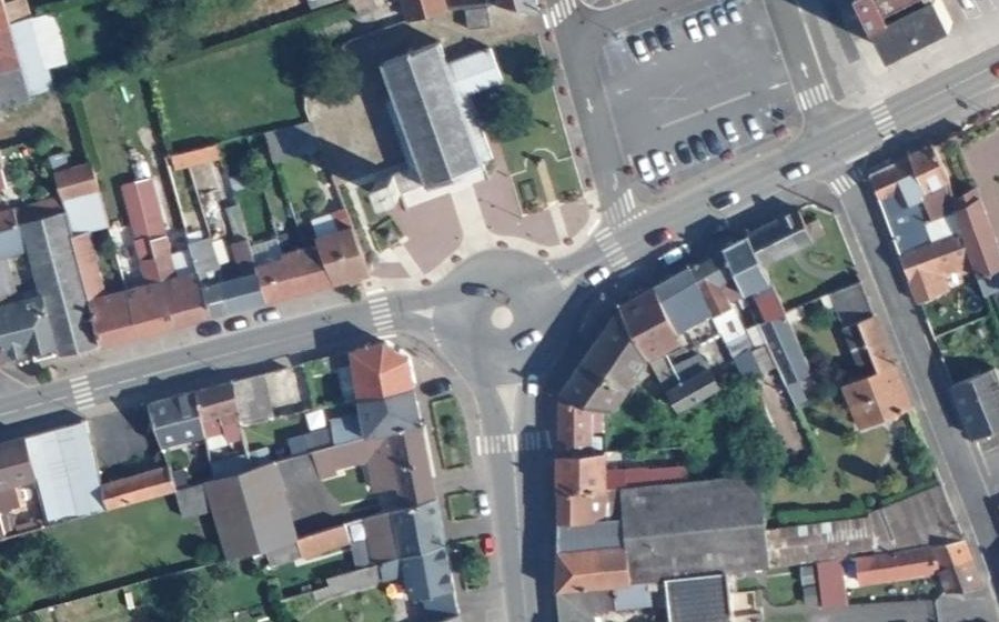 Vue aérienne du Rond-point anonyme n°54432487