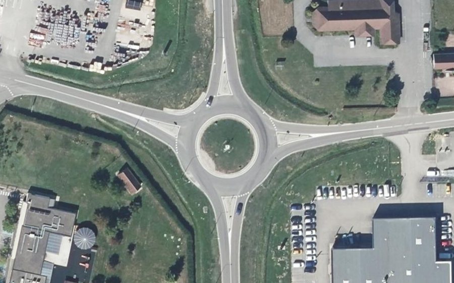 Vue aérienne du Rond-point anonyme n°544405079
