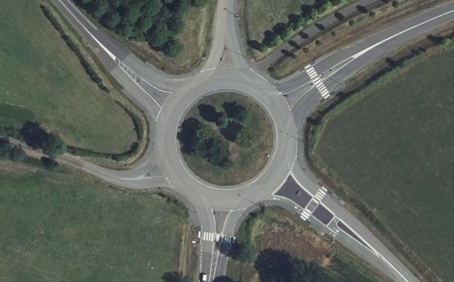 Vue aérienne du Rond-point anonyme n°54444752