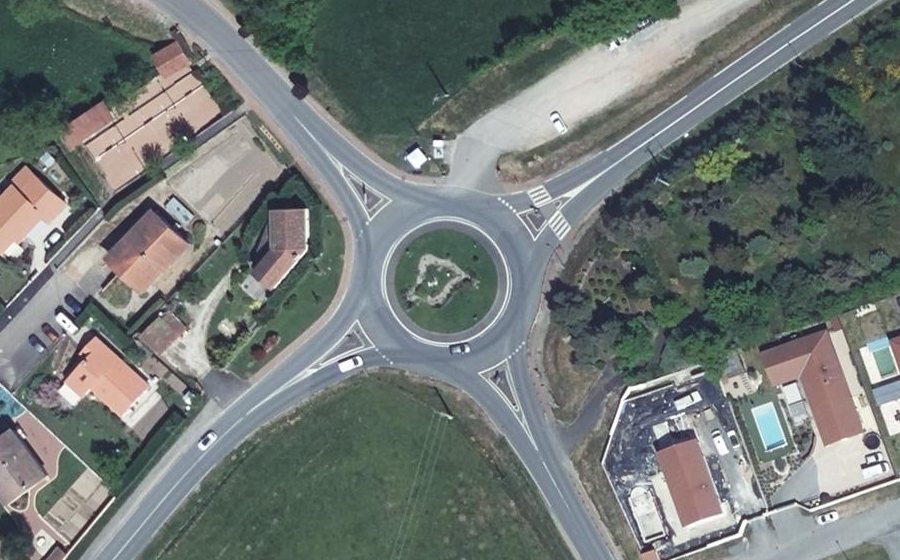 Vue aérienne du Rond-point anonyme n°54450128