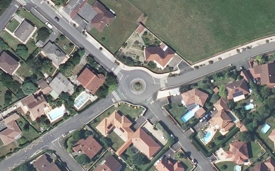 Vue aérienne du Rond-point anonyme n°544892271