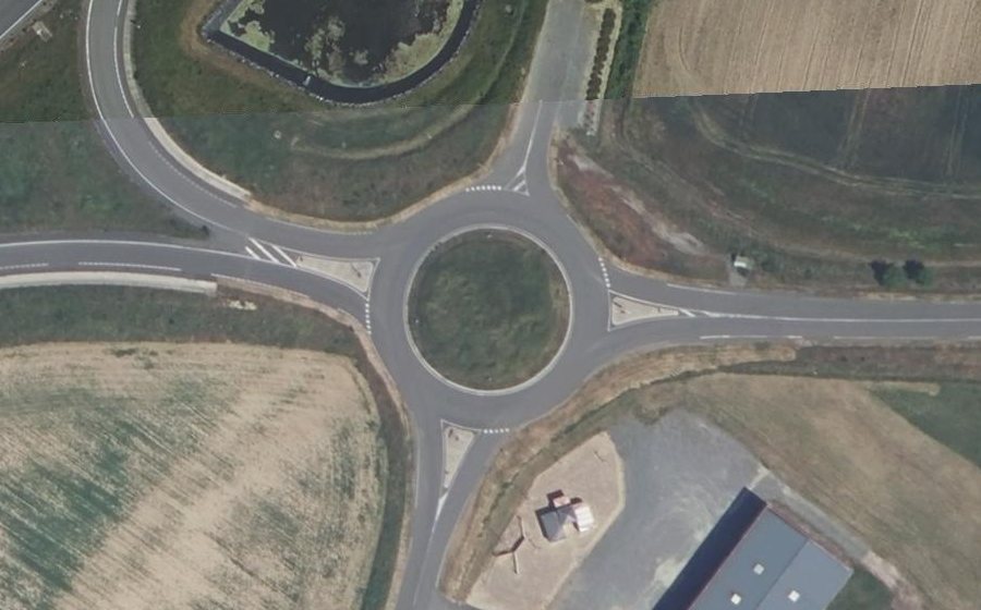 Vue aérienne du Rond-point anonyme n°544988955