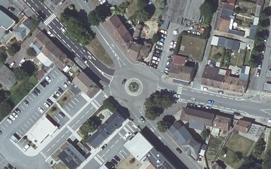 Vue aérienne du Rond-point anonyme n°54505950