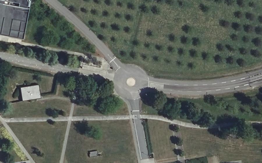 Vue aérienne du Rond-point anonyme n°545432401