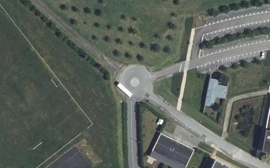 Vue aérienne du Rond-point anonyme n°545432407