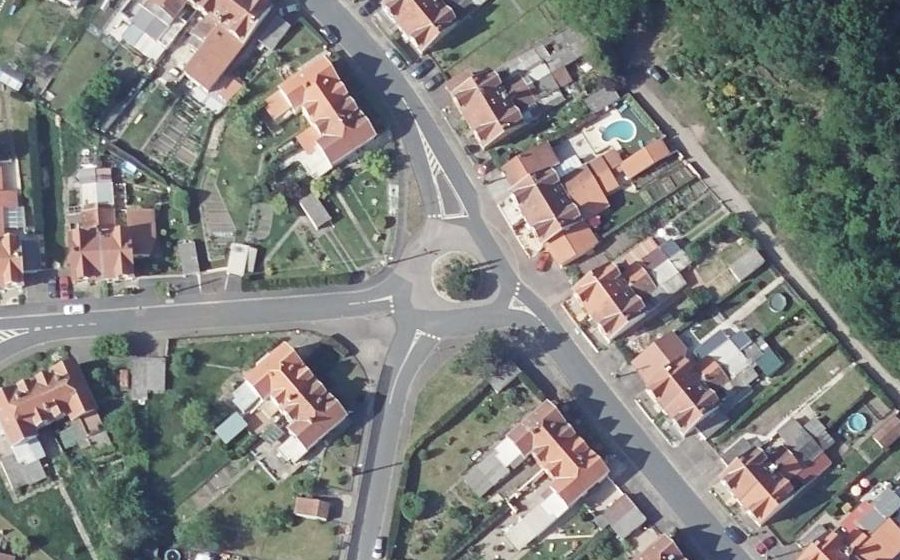 Vue aérienne du Rond-point anonyme n°545562400