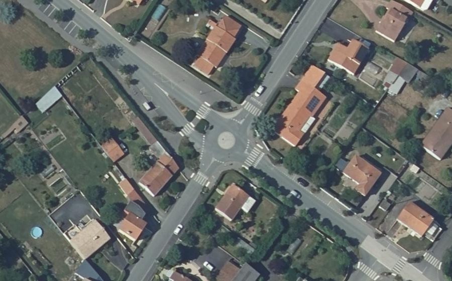 Vue aérienne du Rond-point anonyme n°545565562