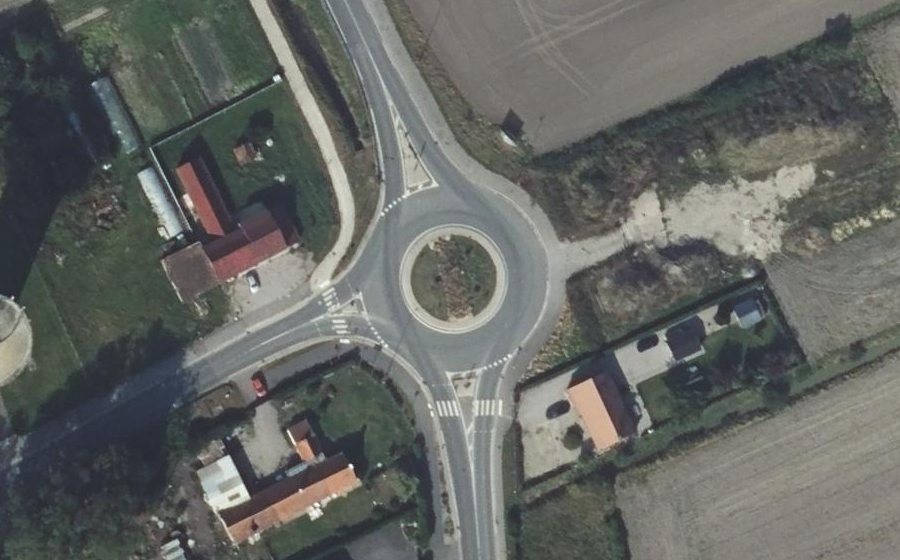 Vue aérienne du Rond-point anonyme n°545566073