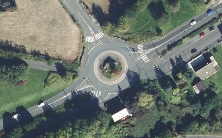 Vue aérienne du Rond-point anonyme n°545657803