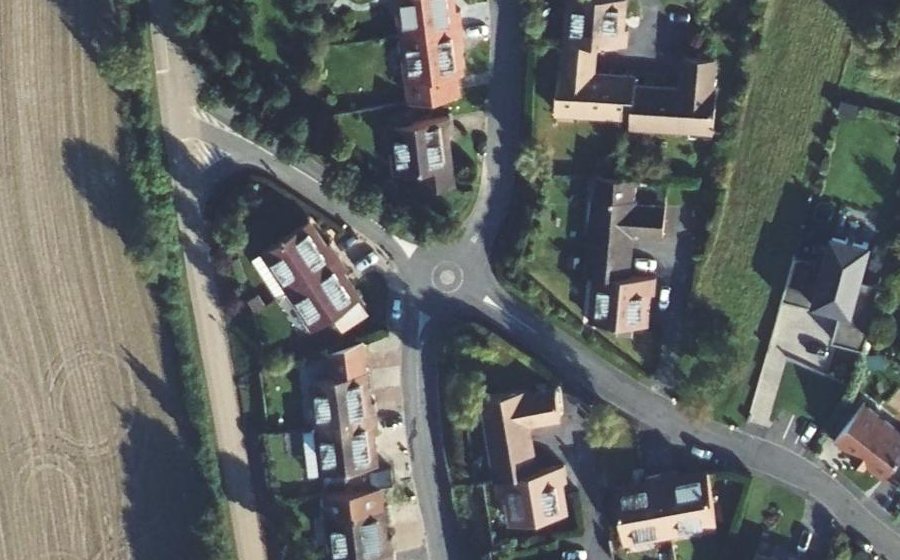 Vue aérienne du Rond-point anonyme n°545668940