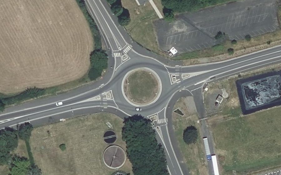 Vue aérienne du Rond-point anonyme n°545821422