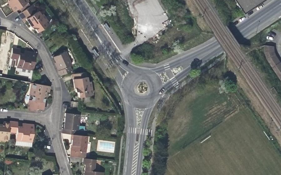 Vue aérienne du Rond-point anonyme n°545888524