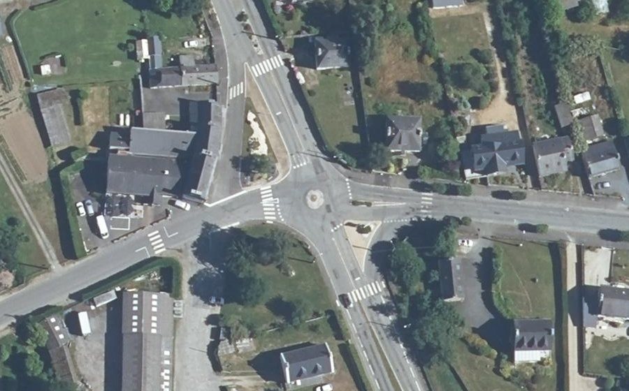 Vue aérienne du Rond-point anonyme n°546057686