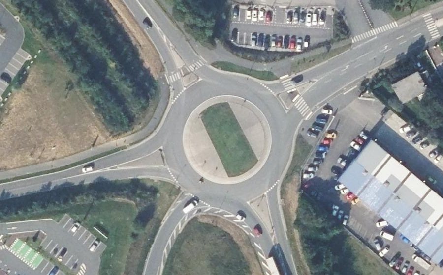 Vue aérienne du Rond-point anonyme n°546189708
