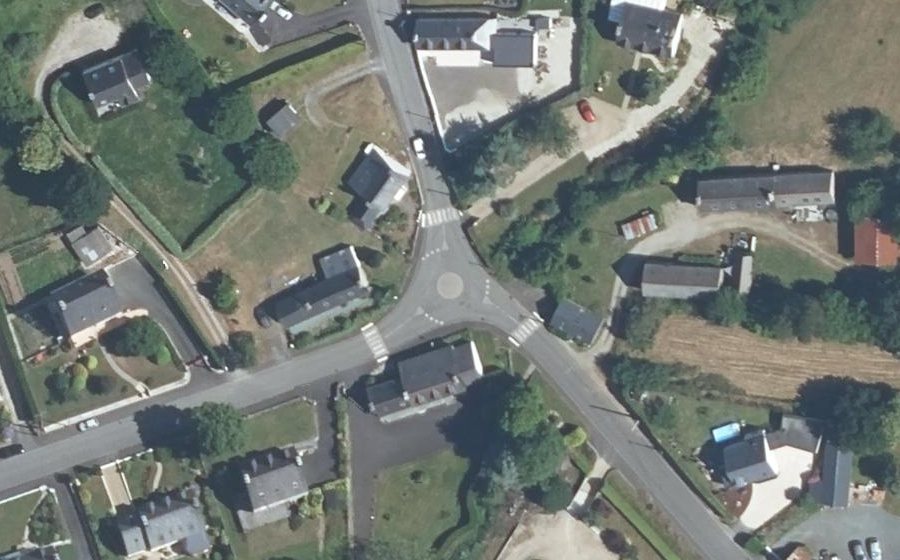 Vue aérienne du Rond-point anonyme n°546199421