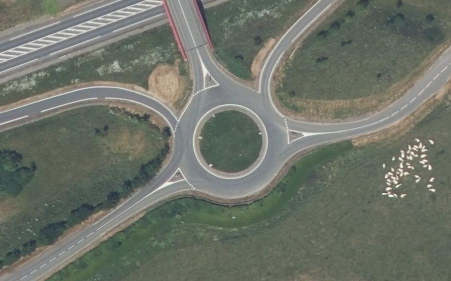Vue aérienne du Rond-point anonyme n°54621010
