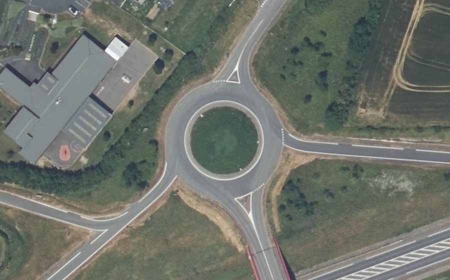 Vue aérienne du Rond-point anonyme n°54621011