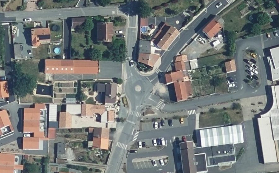 Vue aérienne du Rond-point anonyme n°546301180