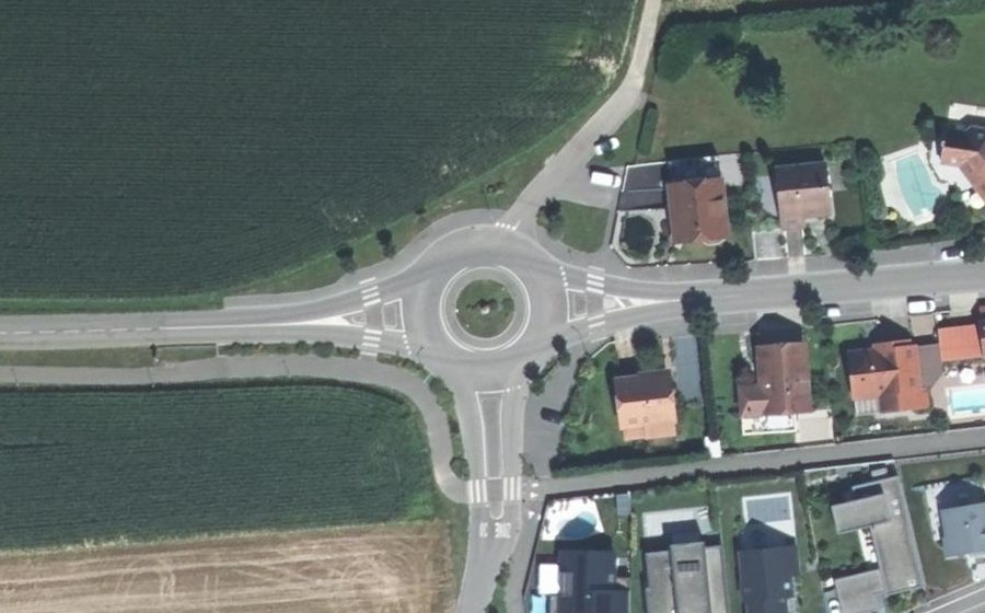 Vue aérienne du Rond-point anonyme n°546788838