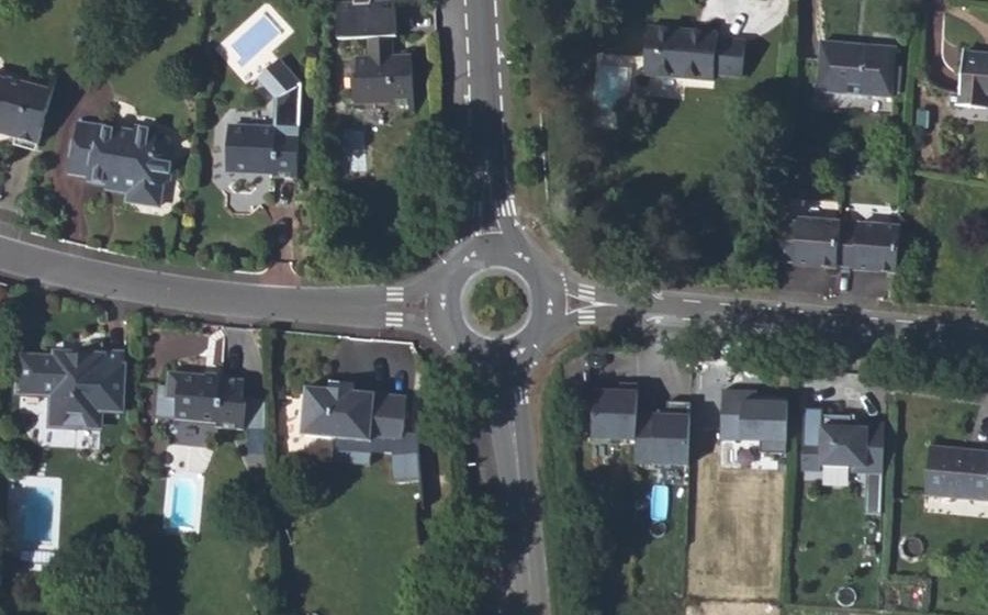 Vue aérienne du Rond-point anonyme n°546806457