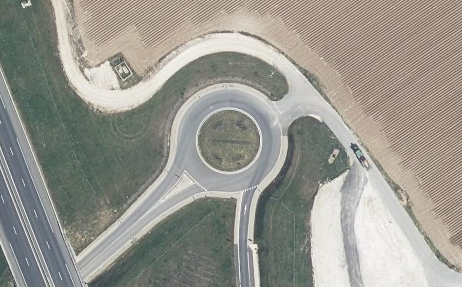 Vue aérienne du Rond-point anonyme n°547039717