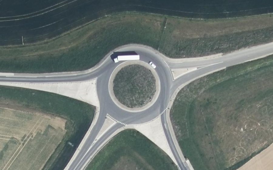 Vue aérienne du Rond-point anonyme n°547039722