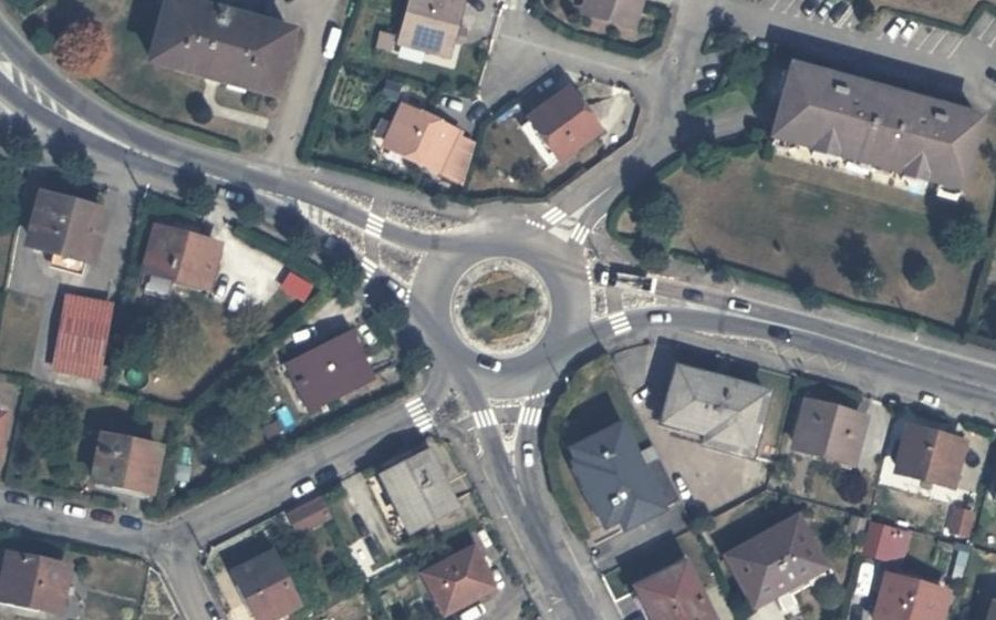Vue aérienne du Rond-point anonyme n°547067413