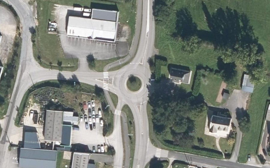 Vue aérienne du Rond-point anonyme n°547113805