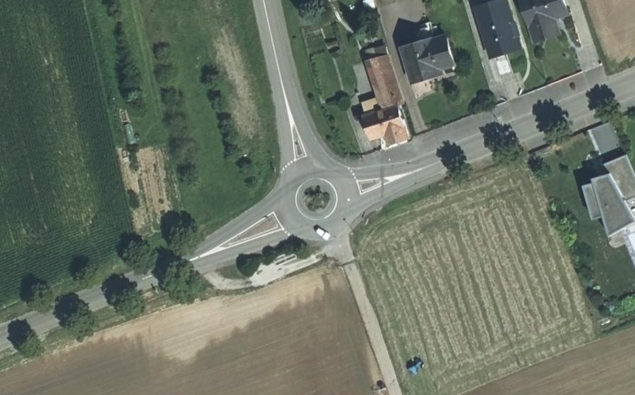 Vue aérienne du Rond-point anonyme n°54717137