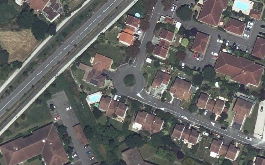 Vue aérienne du Rond-point anonyme n°54719107