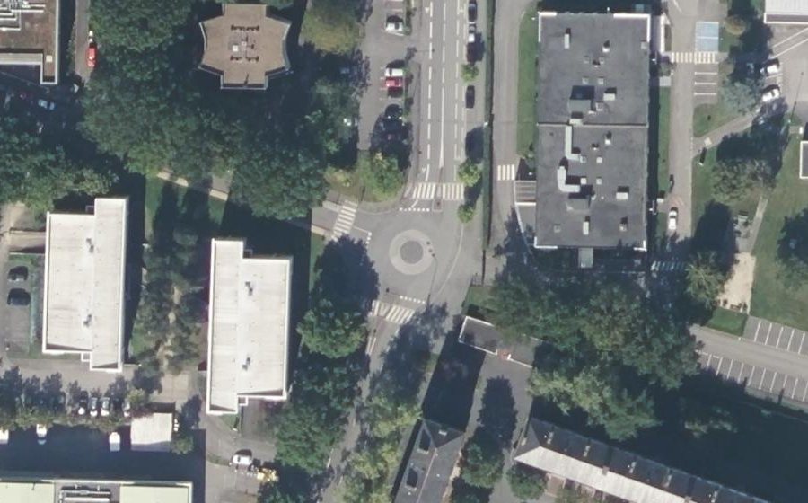 Vue aérienne du Rond-point anonyme n°547200359