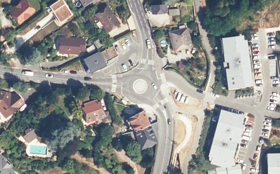 Vue aérienne du Rond-point anonyme n°547213777