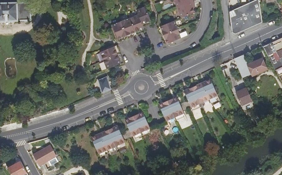 Vue aérienne du Rond-point anonyme n°54721914