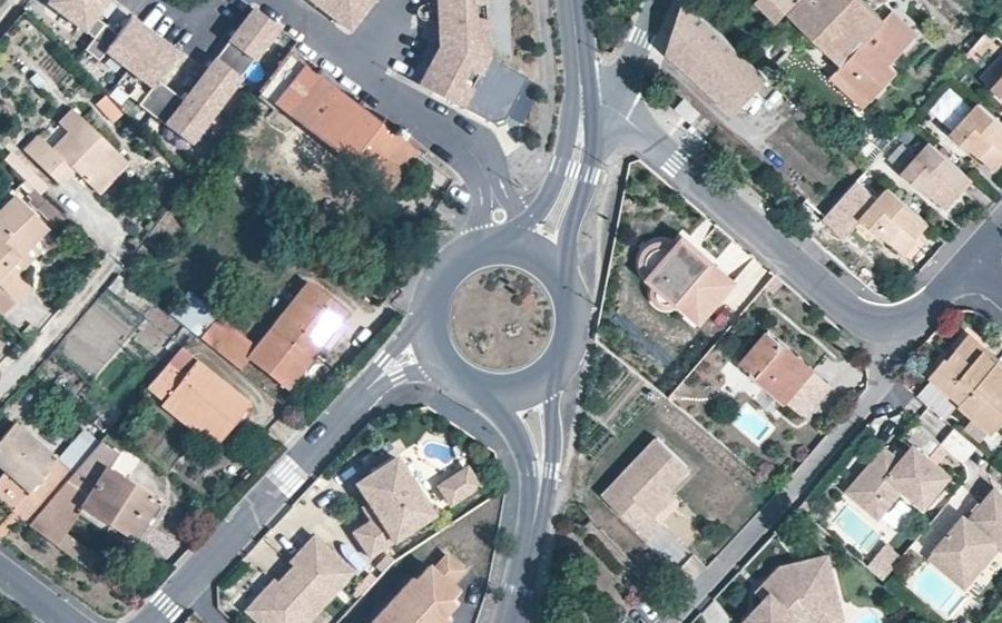 Vue aérienne du Rond-point anonyme n°54726934