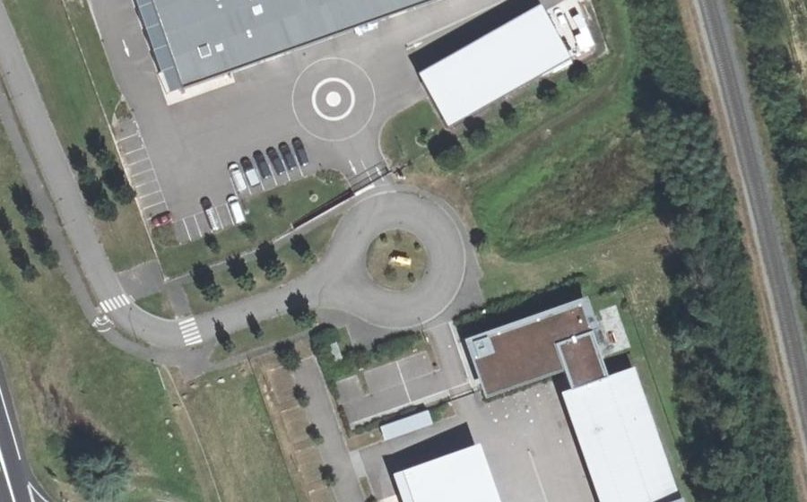 Vue aérienne du Rond-point anonyme n°547288112