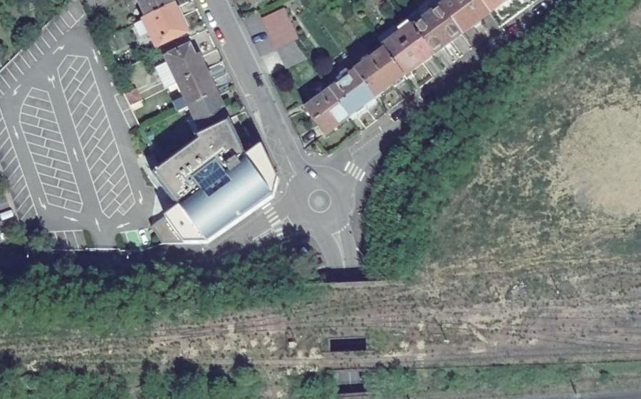 Vue aérienne du Rond-point anonyme n°547339397