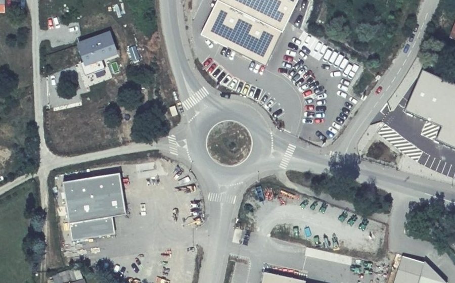 Vue aérienne du Rond-point anonyme n°547415180