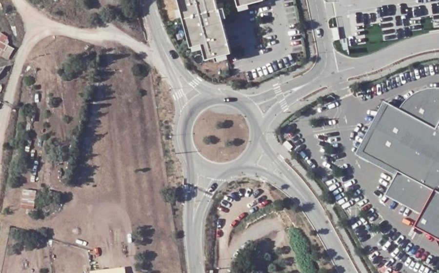 Vue aérienne du Rond-point anonyme n°547433810